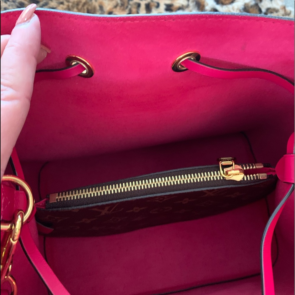 Authentic- LV Neonoe Bucket Drawstring, Freesia, Discontinued Color As Of 2019 - Picture 8 of 11
